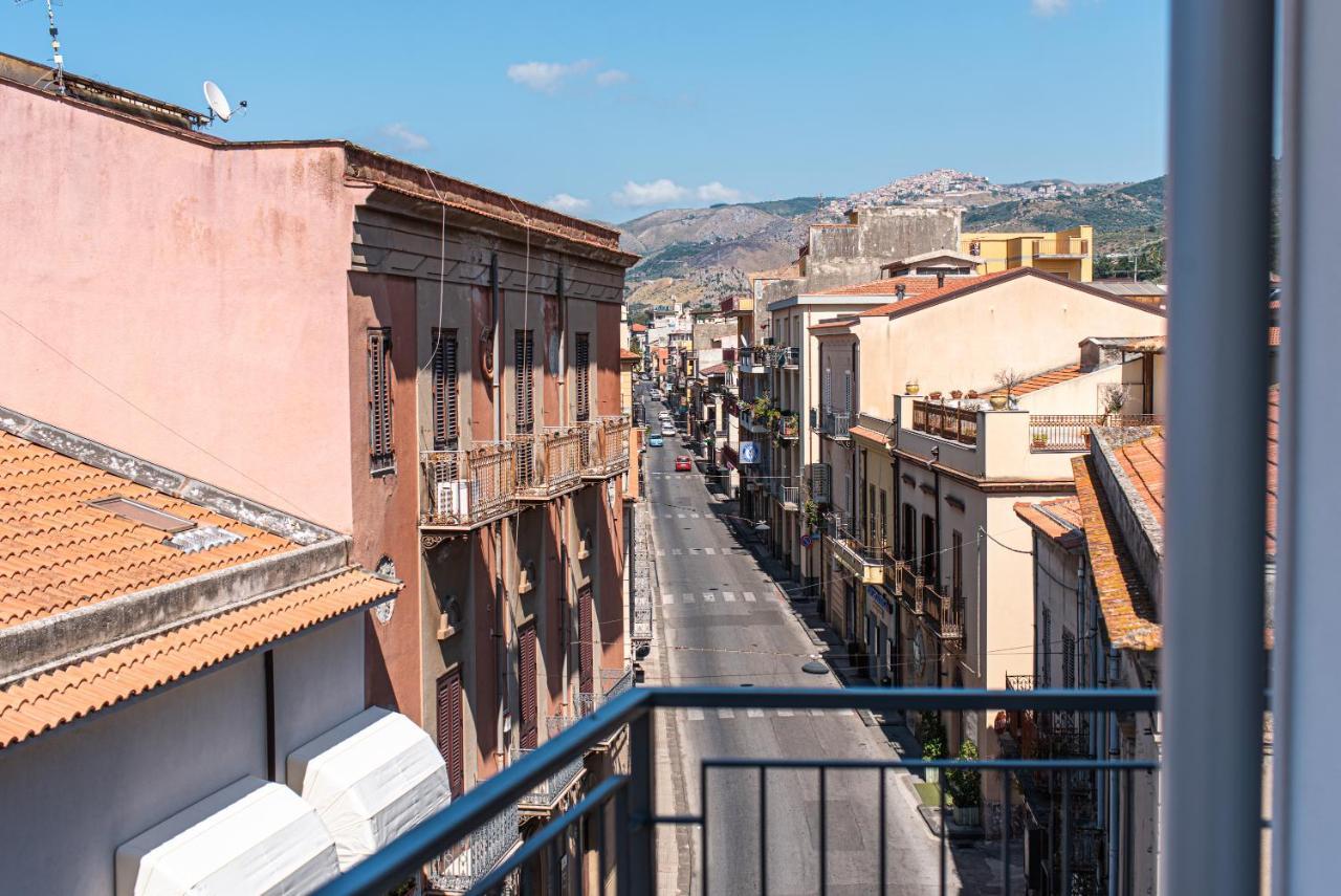 Appartamento Moderno In Centro Citta Sant'Agata di Militello Exterior photo